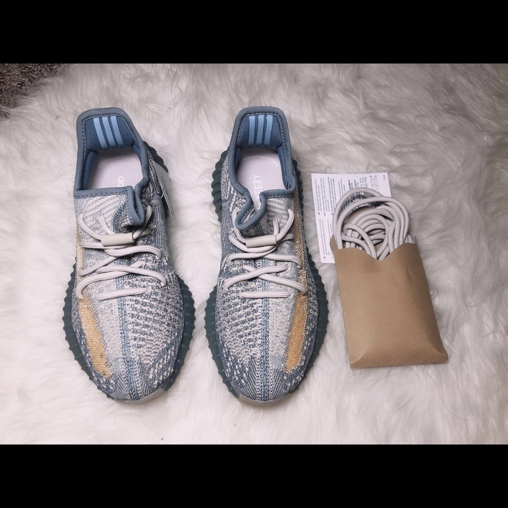 ❤️SOLD❤️ADIDAS yeezy boost 350 V2 adults size 5.5